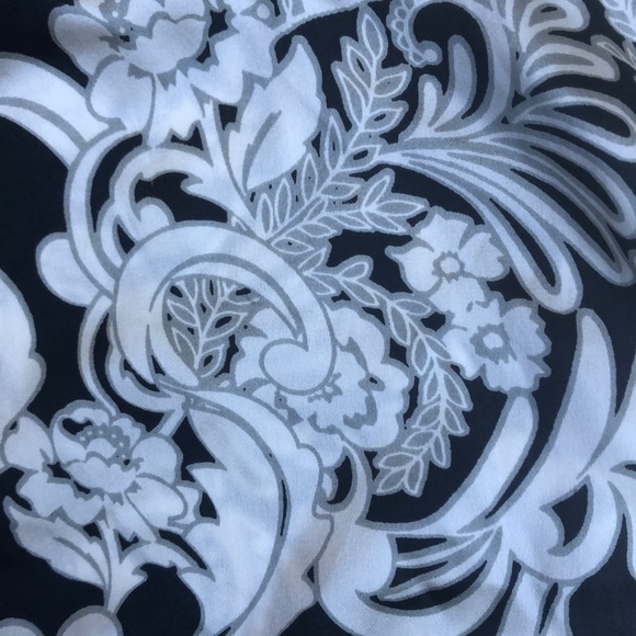 Cache NWT black and white top - Picture 3 of 4